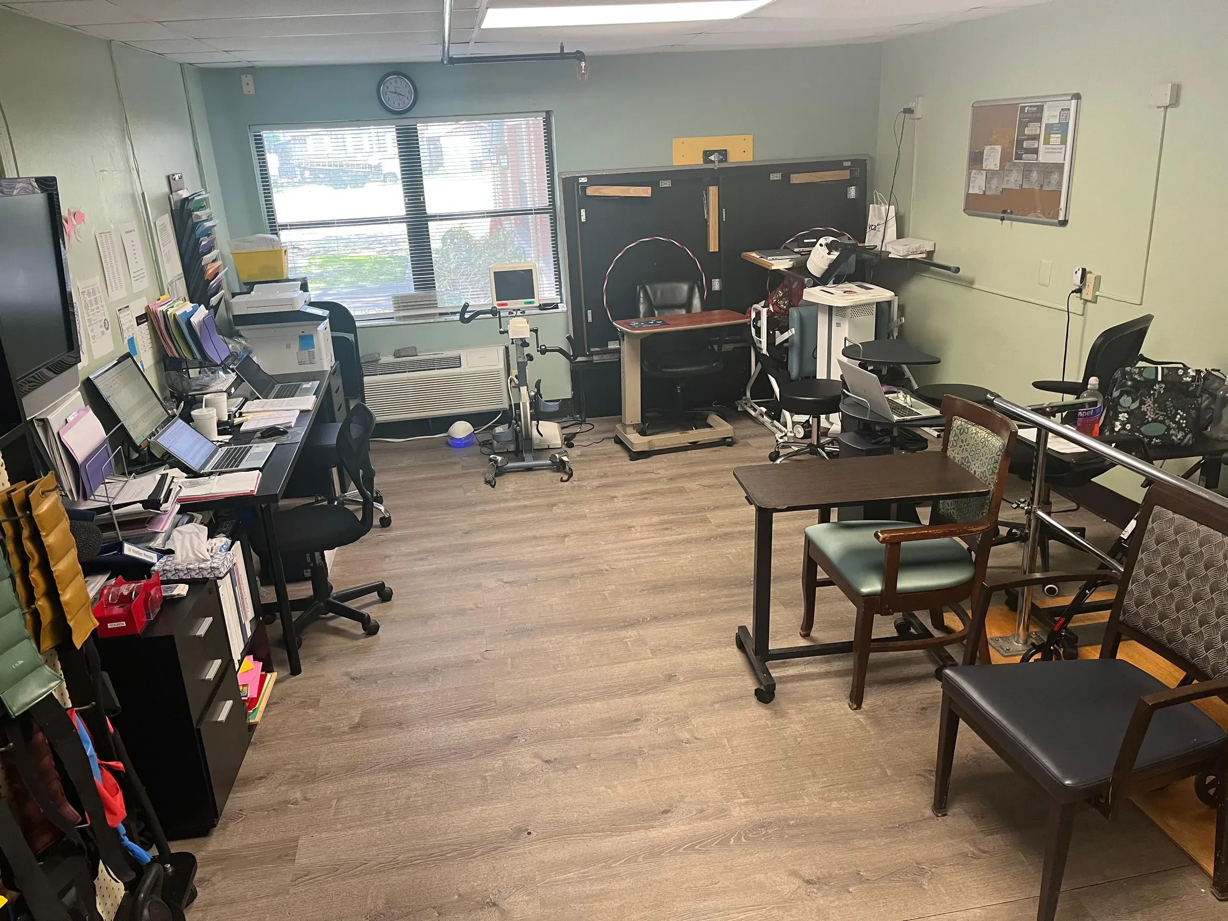 The therapy office and treatment area at Vivo Healthcare LaurellWood
